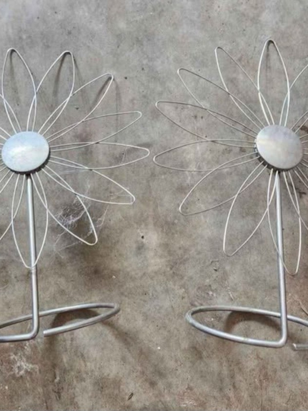 Metal Daisy Picture/Business Card Holder in Silver - Set of 2